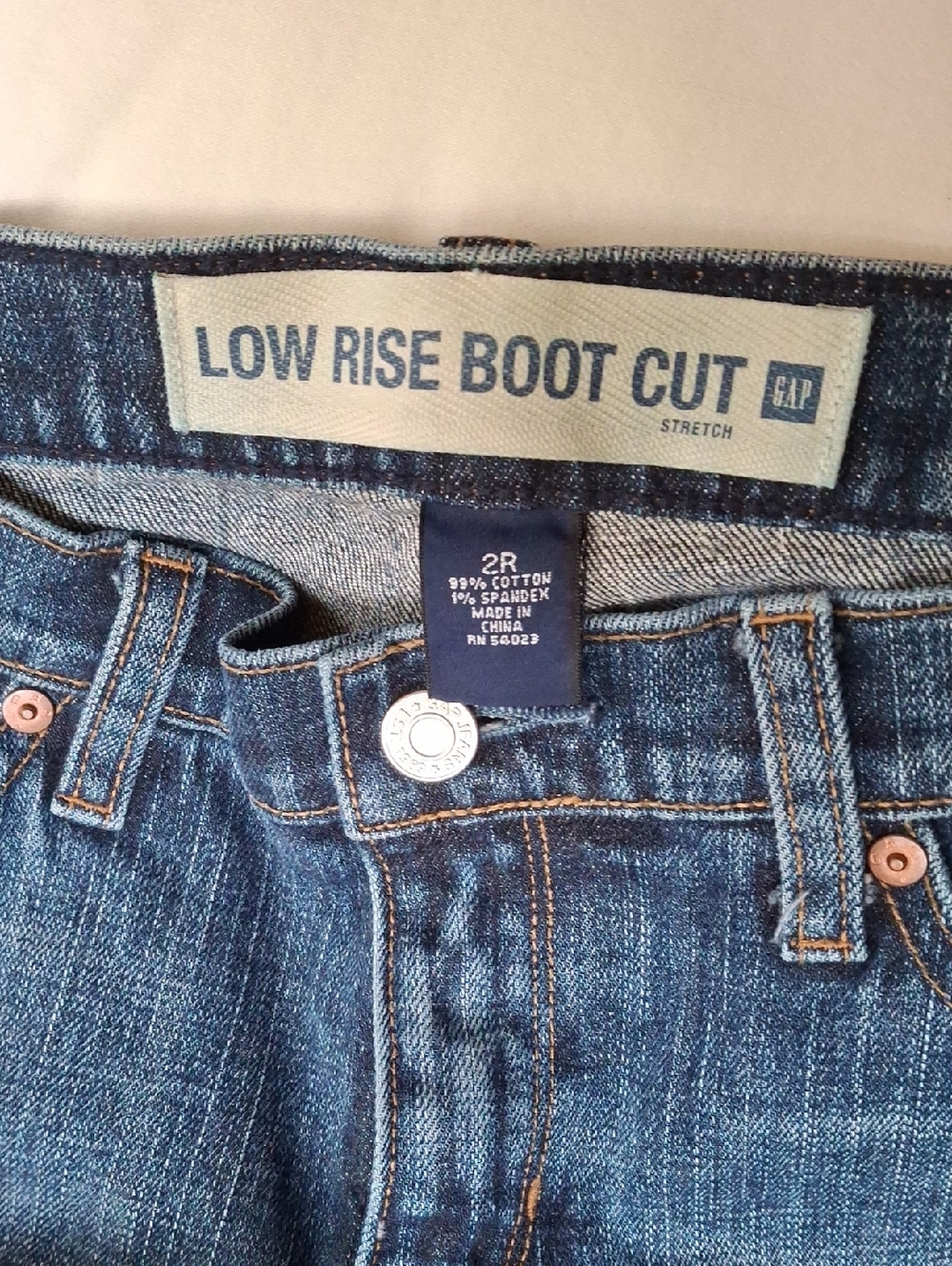 GAP Size 2R Low Rise Boot Cut Stretch Dark Wash Jeans - Picture 2 of 4